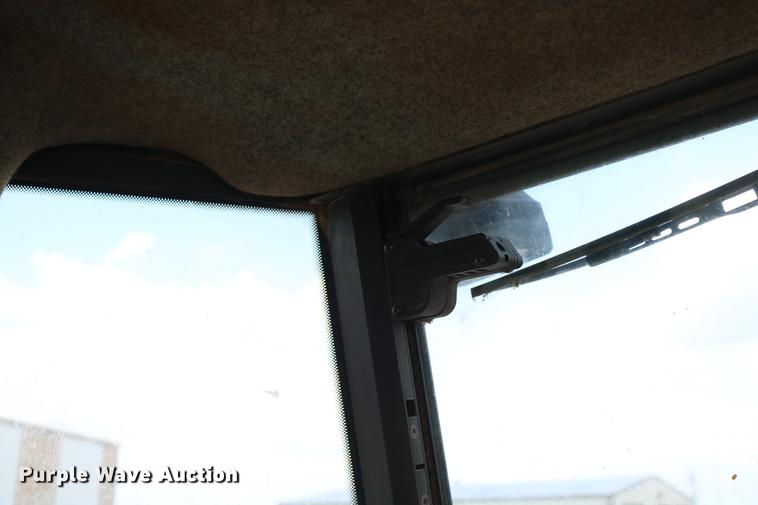 image for item DD8273 2003 John Deere 310G backhoe