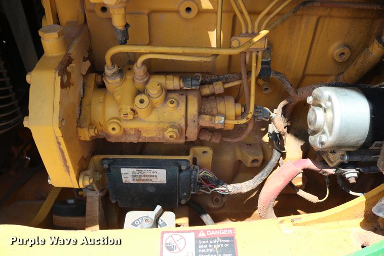 image for item DD8273 2003 John Deere 310G backhoe