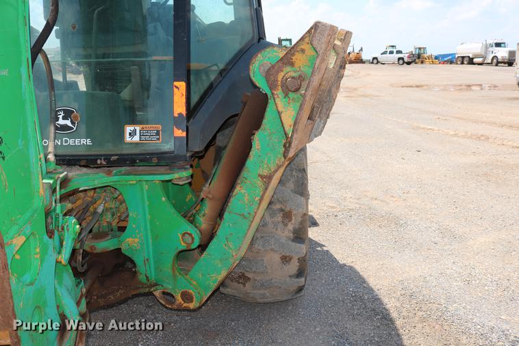 image for item DD8273 2003 John Deere 310G backhoe