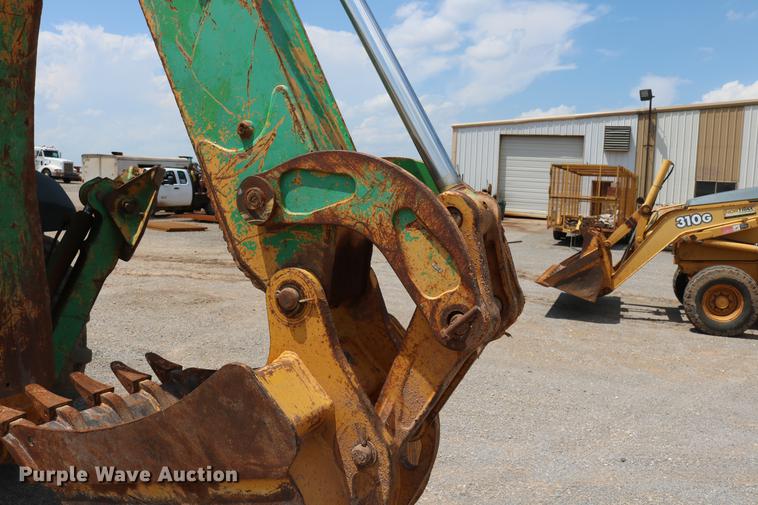 image for item DD8273 2003 John Deere 310G backhoe