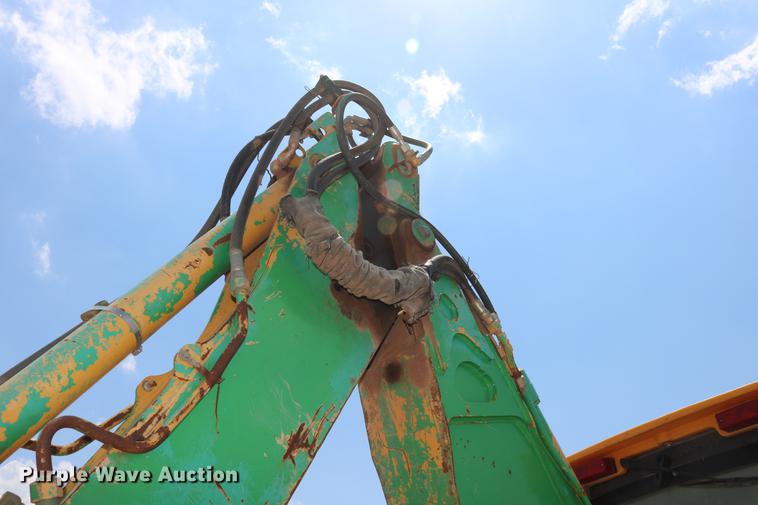 image for item DD8273 2003 John Deere 310G backhoe