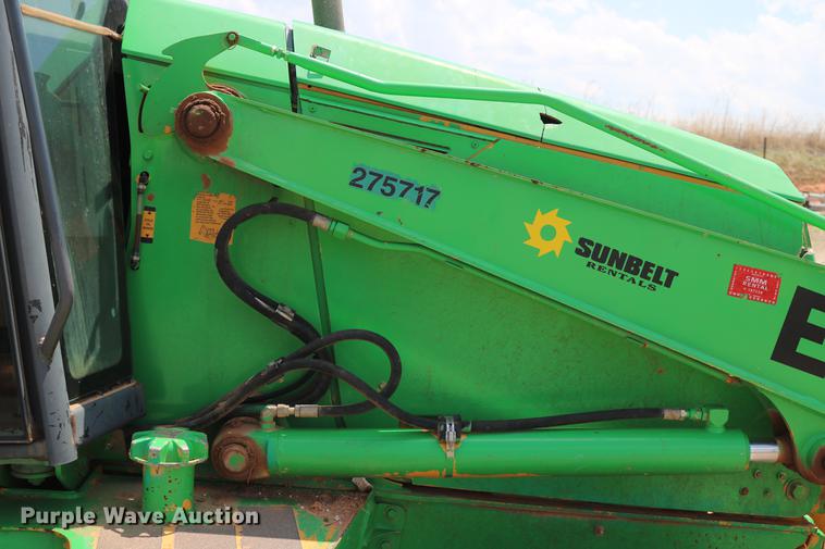 image for item DD8273 2003 John Deere 310G backhoe