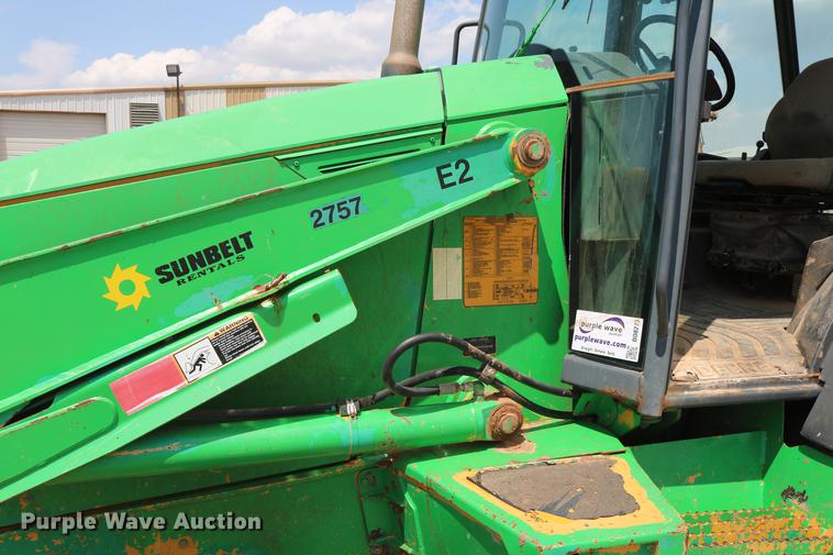 image for item DD8273 2003 John Deere 310G backhoe