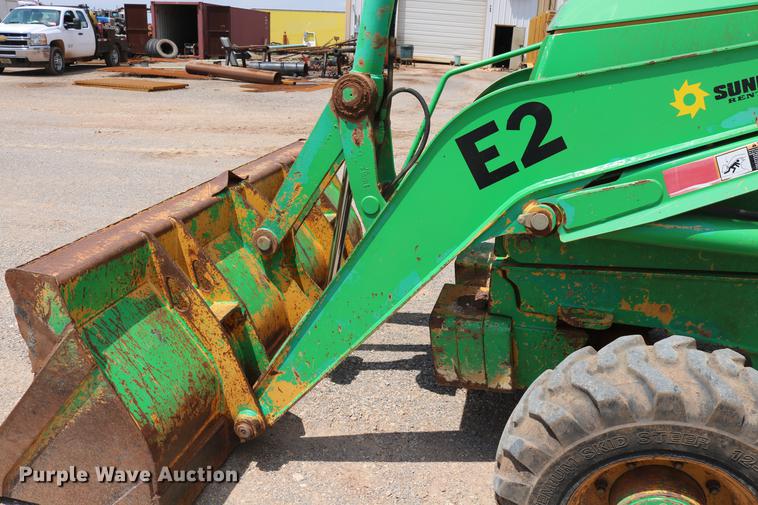 image for item DD8273 2003 John Deere 310G backhoe