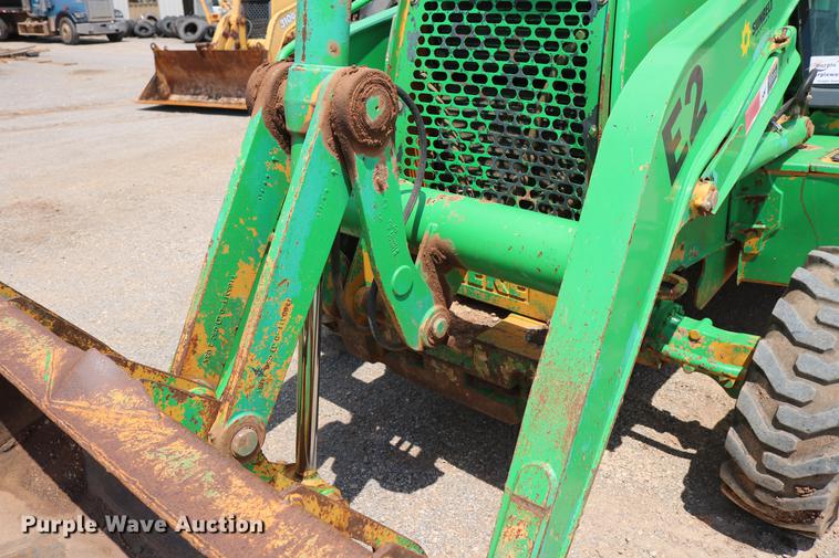 image for item DD8273 2003 John Deere 310G backhoe