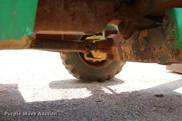 image for item DD8273 2003 John Deere 310G backhoe