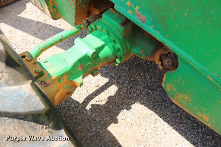 image for item DD8273 2003 John Deere 310G backhoe