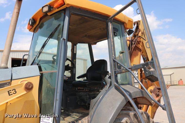 image for item DD8274 2003 John Deere 310G backhoe