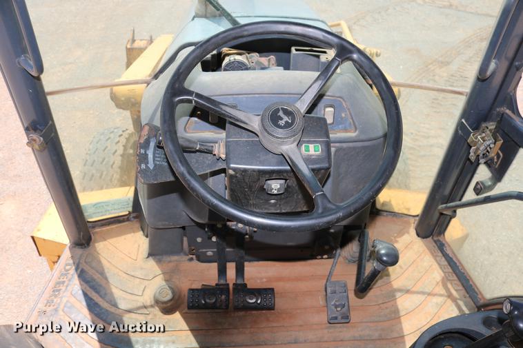 image for item DD8274 2003 John Deere 310G backhoe