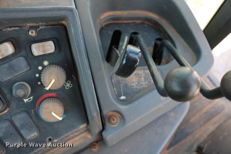 image for item DD8274 2003 John Deere 310G backhoe