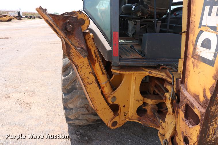 image for item DD8274 2003 John Deere 310G backhoe