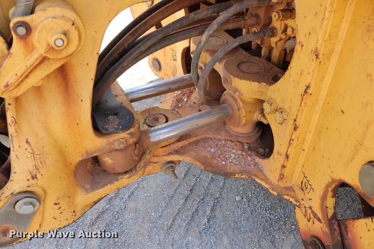 image for item DD8274 2003 John Deere 310G backhoe