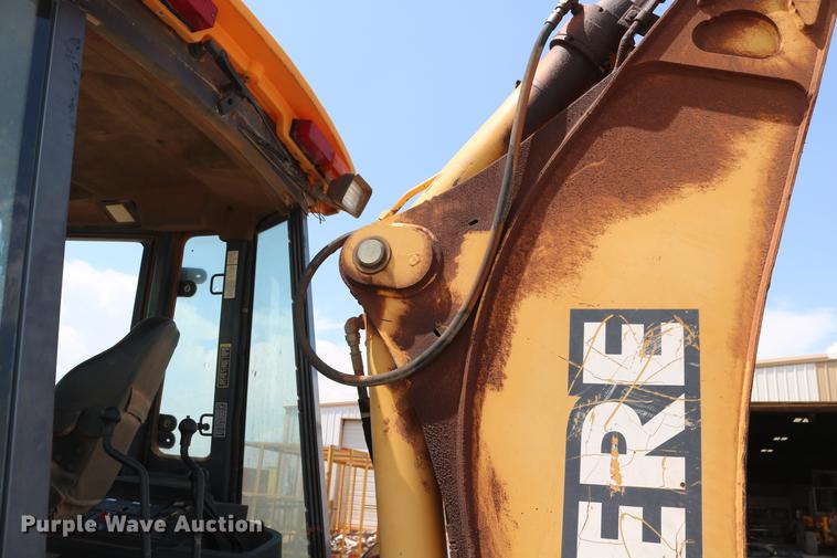 image for item DD8274 2003 John Deere 310G backhoe
