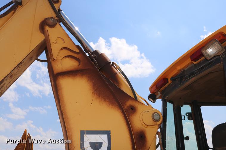 image for item DD8274 2003 John Deere 310G backhoe