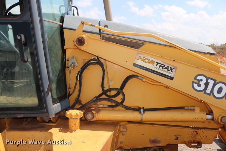 image for item DD8274 2003 John Deere 310G backhoe