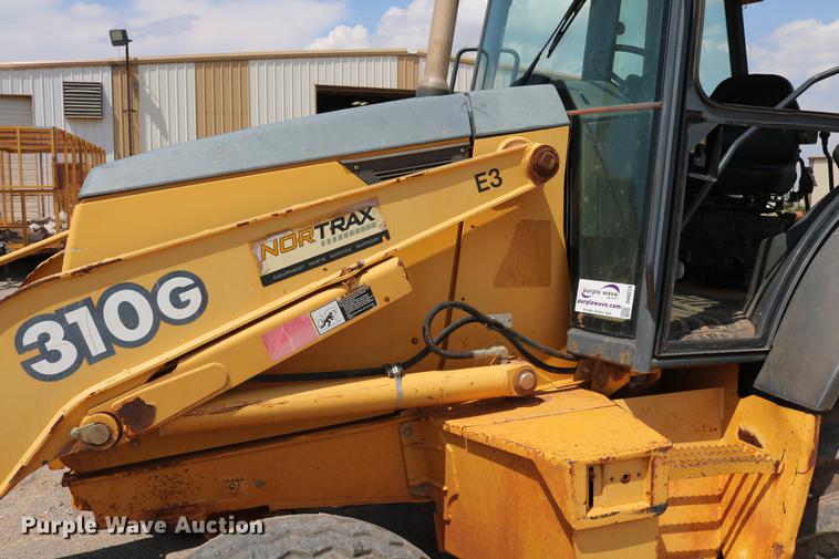 image for item DD8274 2003 John Deere 310G backhoe