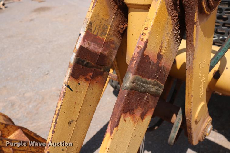 image for item DD8274 2003 John Deere 310G backhoe