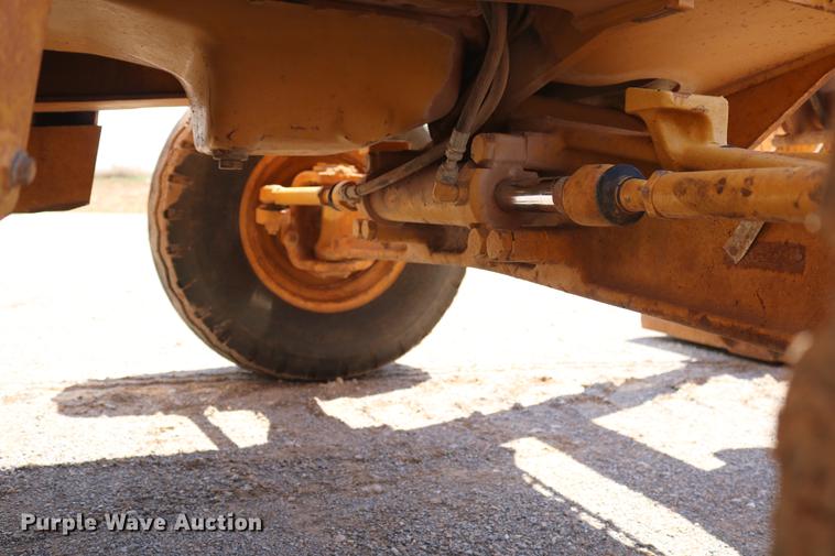 image for item DD8274 2003 John Deere 310G backhoe