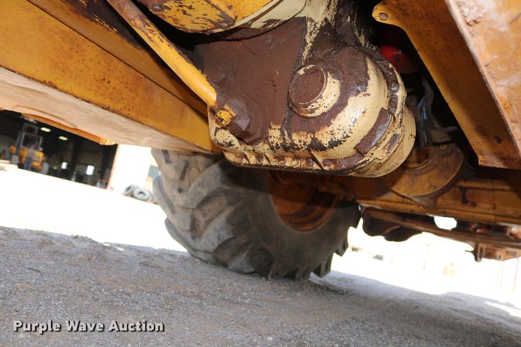 image for item DD8274 2003 John Deere 310G backhoe