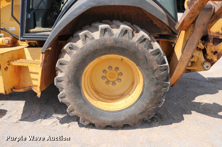 image for item DD8274 2003 John Deere 310G backhoe