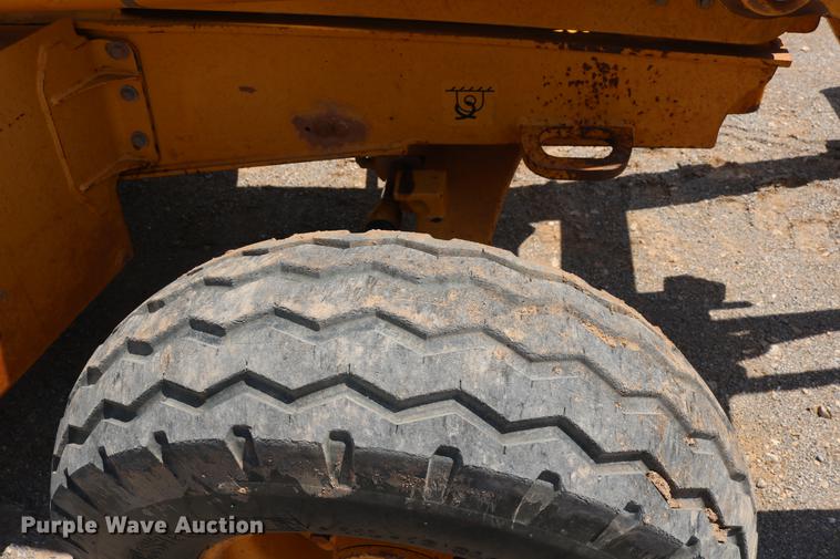 image for item DD8274 2003 John Deere 310G backhoe