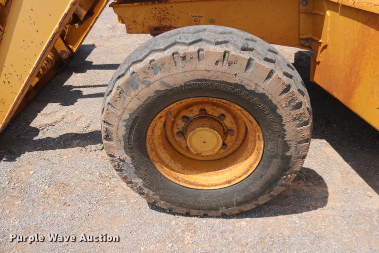 image for item DD8274 2003 John Deere 310G backhoe