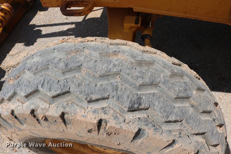 image for item DD8274 2003 John Deere 310G backhoe