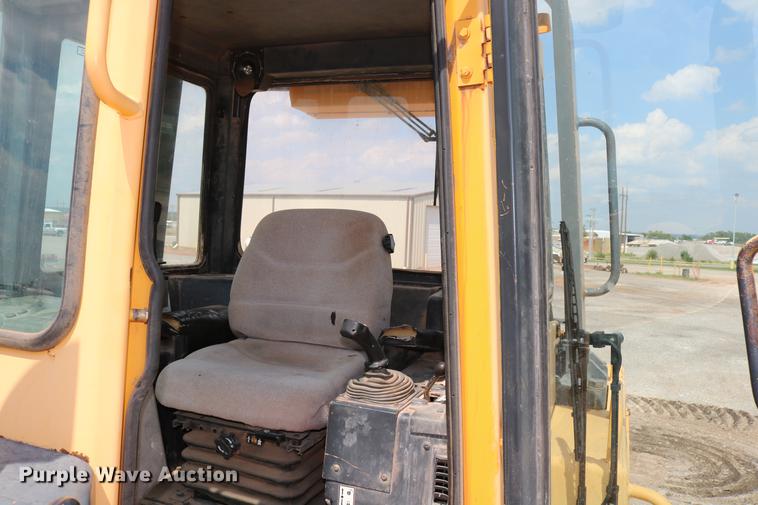 image for item DD8275 2005 Dresser TD15M dozer