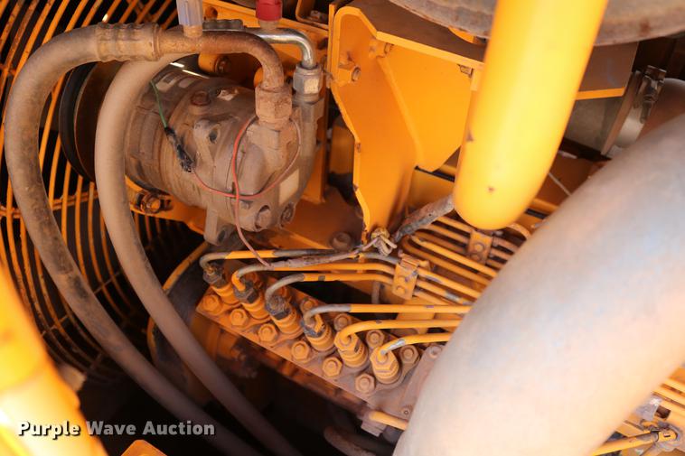 image for item DD8275 2005 Dresser TD15M dozer