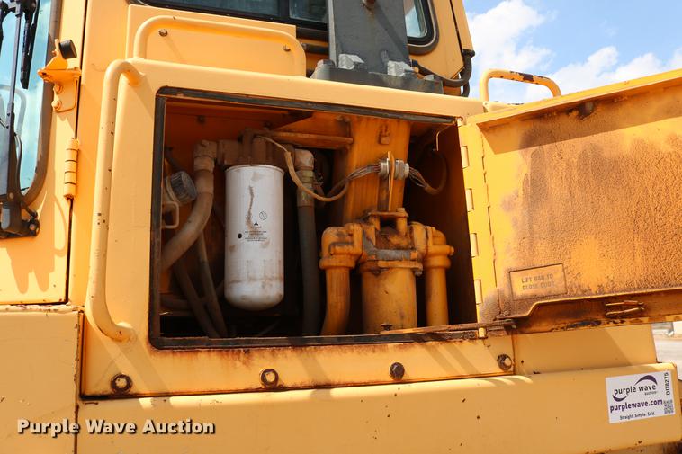 image for item DD8275 2005 Dresser TD15M dozer