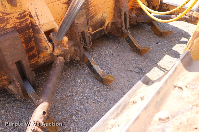 image for item DD8275 2005 Dresser TD15M dozer