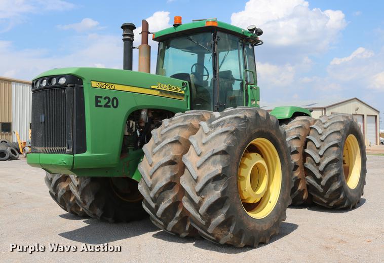 image for item DD8276 2003 John Deere 9520 Scraper Special 4WD tractor