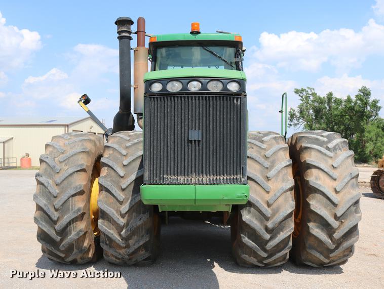 image for item DD8276 2003 John Deere 9520 Scraper Special 4WD tractor