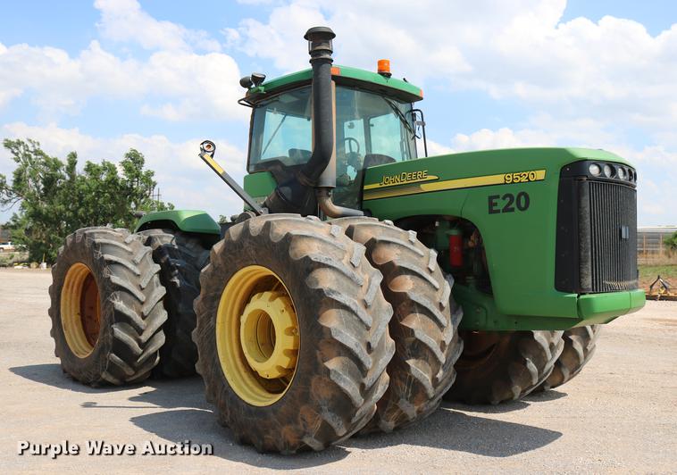 image for item DD8276 2003 John Deere 9520 Scraper Special 4WD tractor