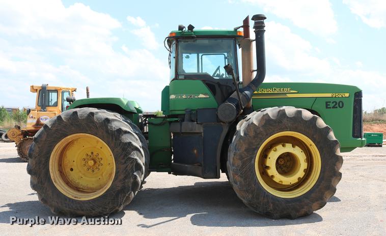 image for item DD8276 2003 John Deere 9520 Scraper Special 4WD tractor