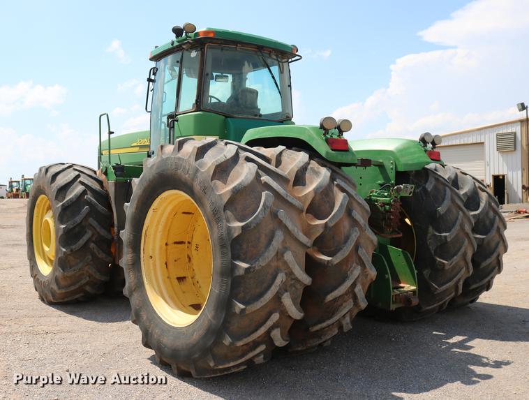 image for item DD8276 2003 John Deere 9520 Scraper Special 4WD tractor