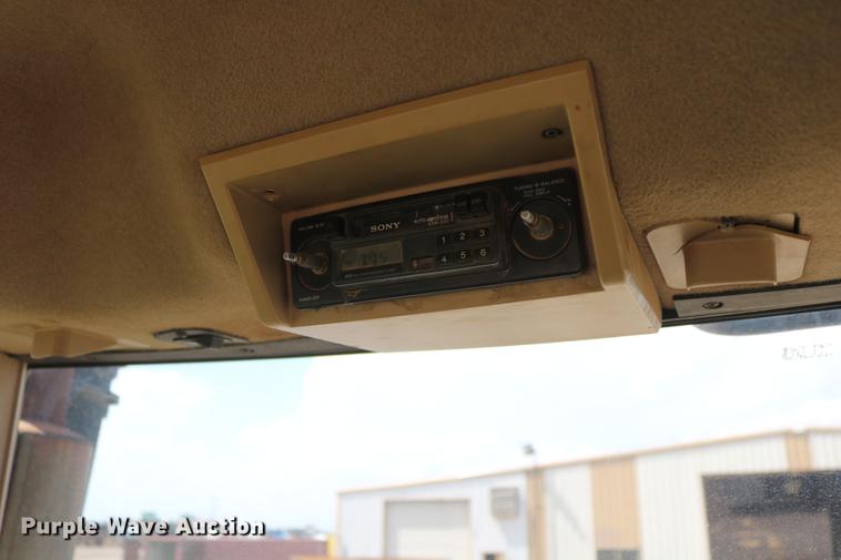 image for item DD8276 2003 John Deere 9520 Scraper Special 4WD tractor