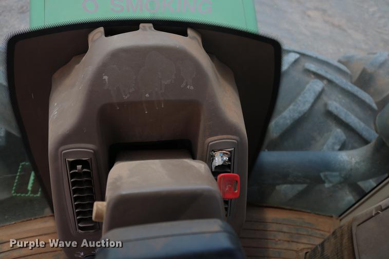 image for item DD8276 2003 John Deere 9520 Scraper Special 4WD tractor