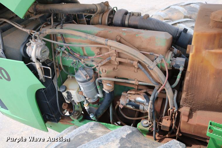 image for item DD8276 2003 John Deere 9520 Scraper Special 4WD tractor