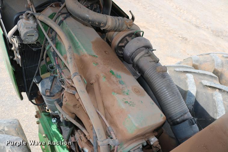 image for item DD8276 2003 John Deere 9520 Scraper Special 4WD tractor