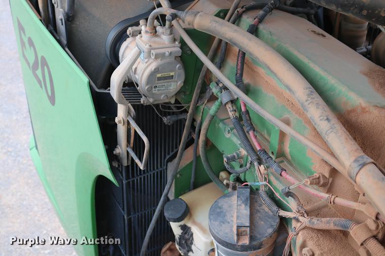 image for item DD8276 2003 John Deere 9520 Scraper Special 4WD tractor