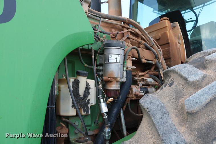 image for item DD8276 2003 John Deere 9520 Scraper Special 4WD tractor