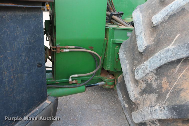 image for item DD8276 2003 John Deere 9520 Scraper Special 4WD tractor