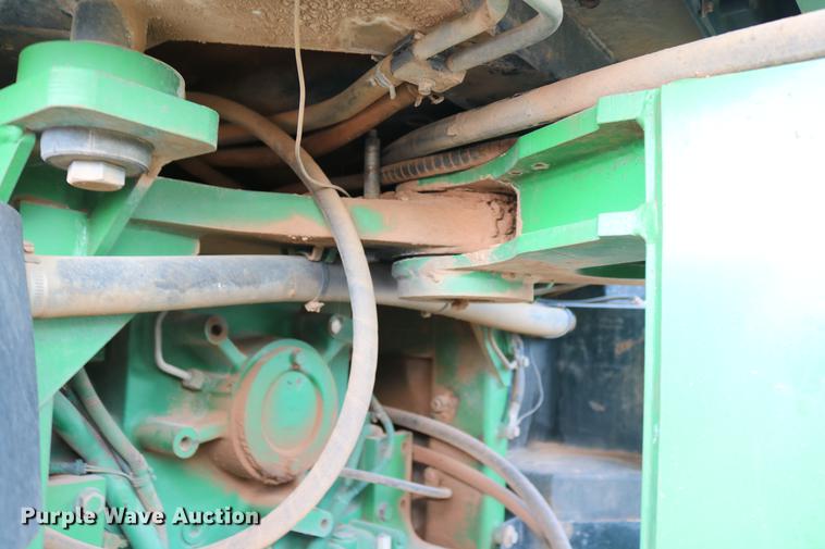 image for item DD8276 2003 John Deere 9520 Scraper Special 4WD tractor