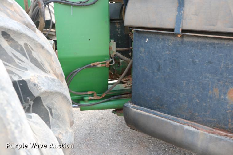 image for item DD8276 2003 John Deere 9520 Scraper Special 4WD tractor