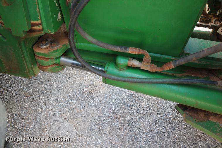 image for item DD8276 2003 John Deere 9520 Scraper Special 4WD tractor