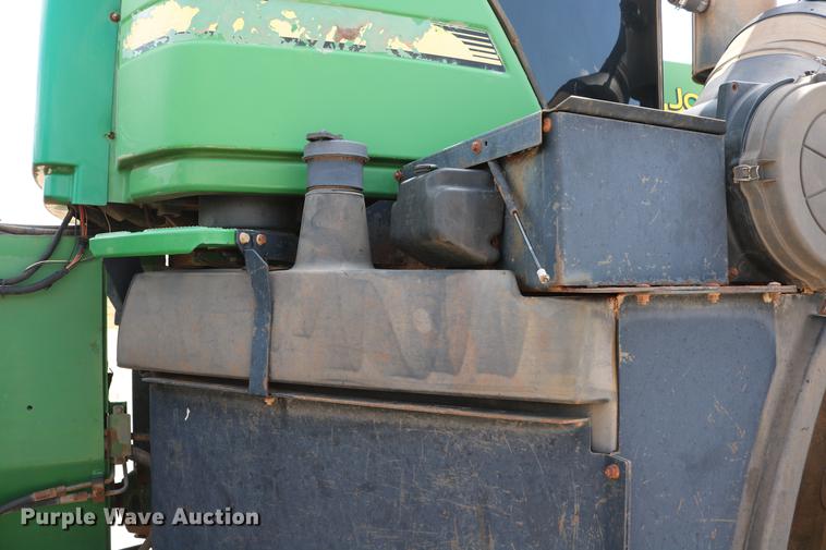 image for item DD8276 2003 John Deere 9520 Scraper Special 4WD tractor