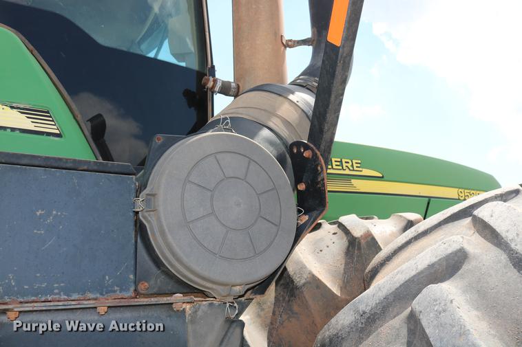 image for item DD8276 2003 John Deere 9520 Scraper Special 4WD tractor