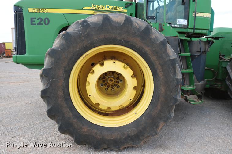 image for item DD8276 2003 John Deere 9520 Scraper Special 4WD tractor
