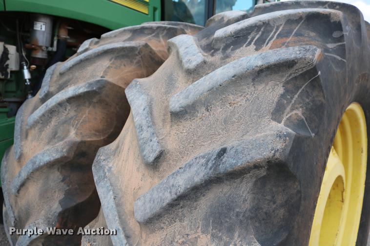 image for item DD8276 2003 John Deere 9520 Scraper Special 4WD tractor